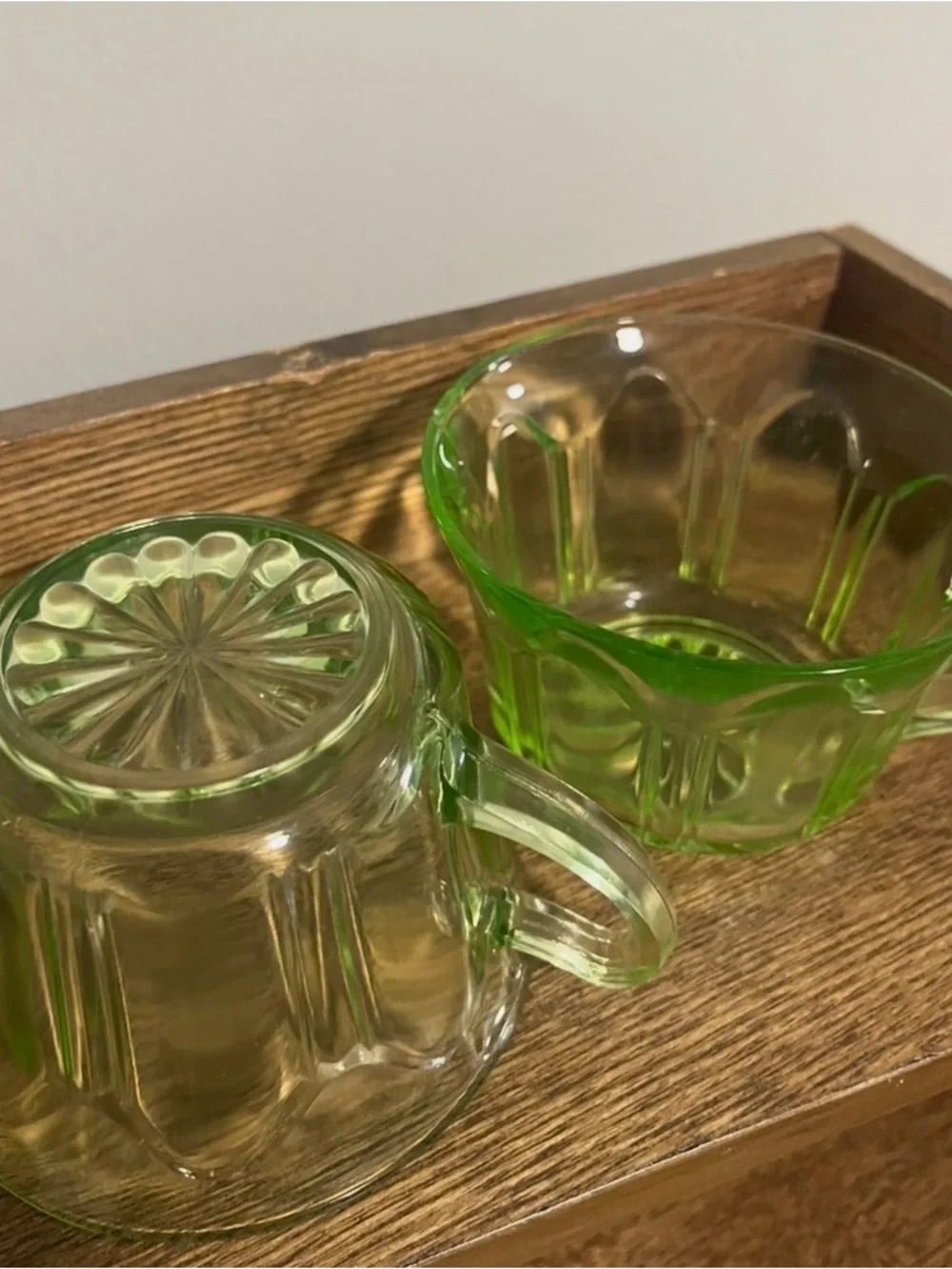 🌸 EUC Vintage Colonial Glass Knife and Fork Design Cups, Depression Glass